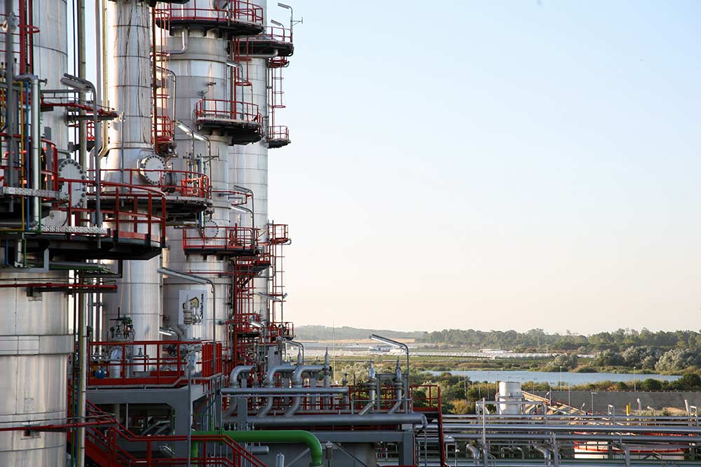 Soluciones de ingeniería de Montrel para el sector Oil & Gas: Diseño y ejecución de infraestructuras críticas.