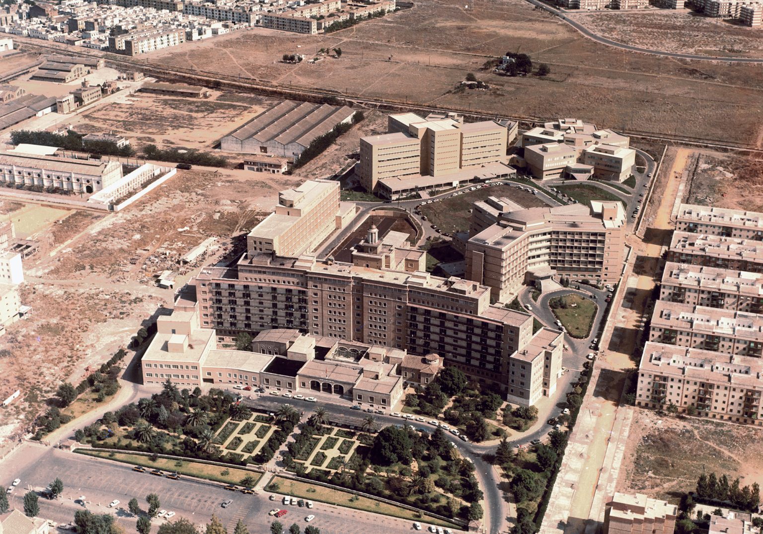 Proyecto histórico de Montrel: Ingeniería y montaje de instalaciones técnicas en centros hospitalarios.